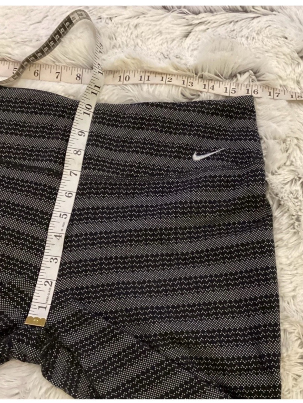 Nike Dri-FIT Cropped Leggings Size XL Black Gray Patterned Athletic Capri Pants - Picture 8 of 12